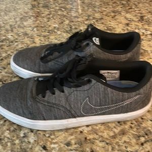 Nike SB check size 9